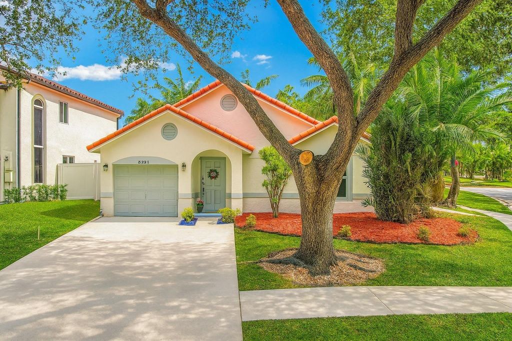 9801 NW 5th Ct, Plantation, FL 33324