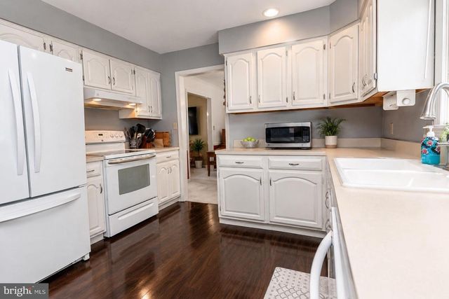 1017 CRYSTAL CREEK DR, Mechanicsburg, PA 17050