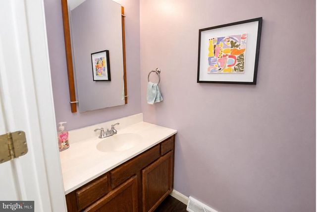 1017 CRYSTAL CREEK DR, Mechanicsburg, PA 17050