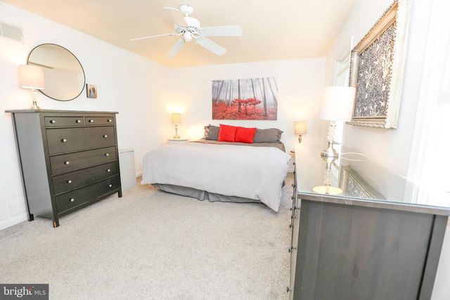 1017 CRYSTAL CREEK DR, Mechanicsburg, PA 17050