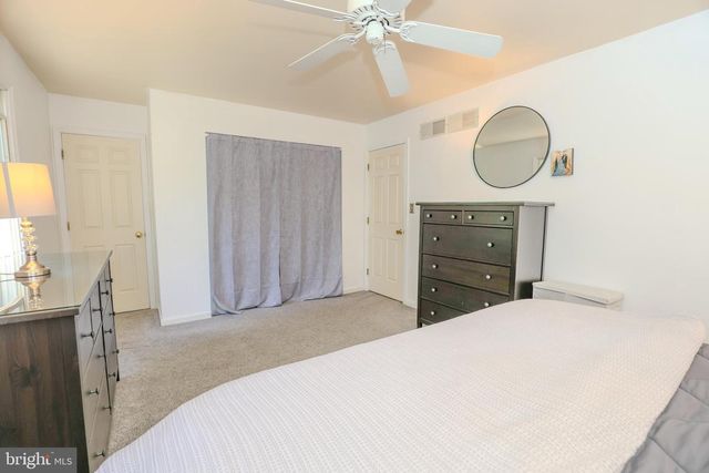 1017 CRYSTAL CREEK DR, Mechanicsburg, PA 17050