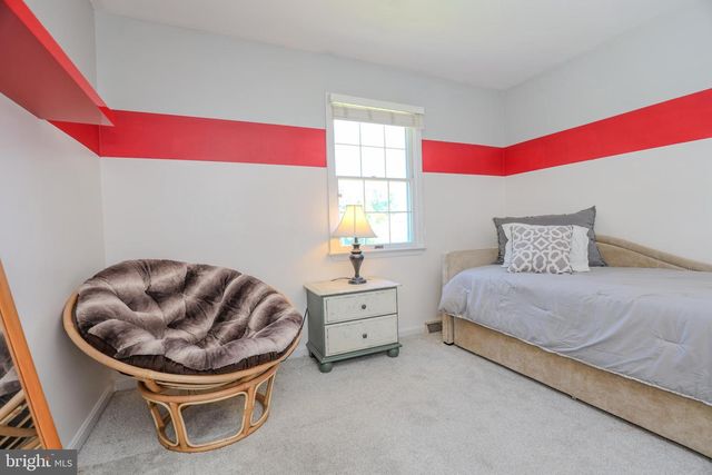 1017 CRYSTAL CREEK DR, Mechanicsburg, PA 17050