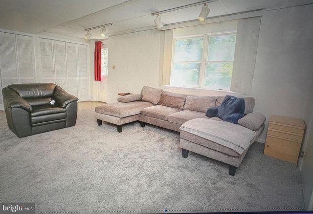 1017 CRYSTAL CREEK DR, Mechanicsburg, PA 17050