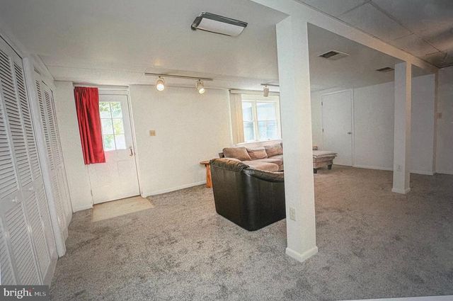 1017 CRYSTAL CREEK DR, Mechanicsburg, PA 17050