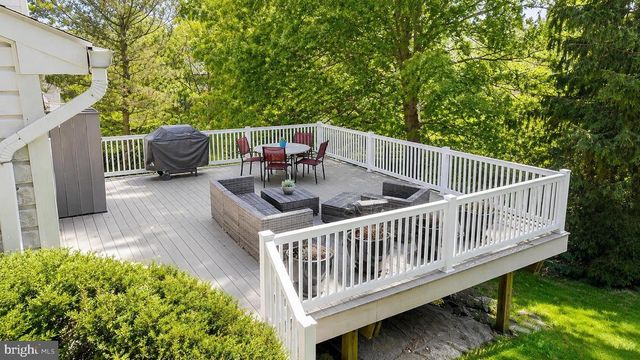 1017 CRYSTAL CREEK DR, Mechanicsburg, PA 17050
