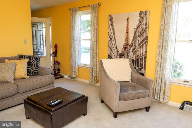 1017 CRYSTAL CREEK DR, Mechanicsburg, PA 17050