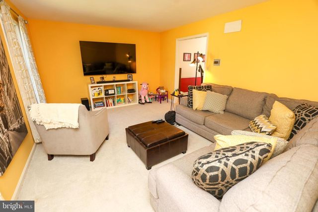 1017 CRYSTAL CREEK DR, Mechanicsburg, PA 17050