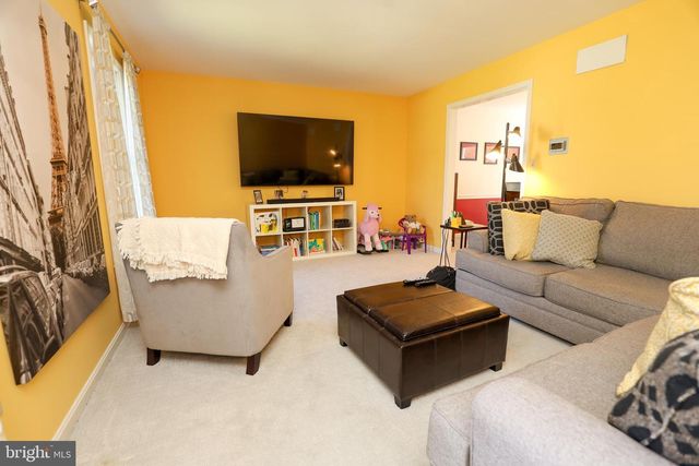 1017 CRYSTAL CREEK DR, Mechanicsburg, PA 17050