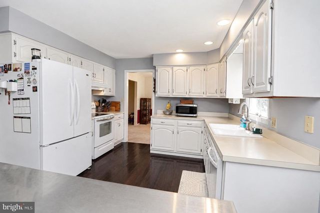 1017 CRYSTAL CREEK DR, Mechanicsburg, PA 17050
