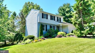 1017 CRYSTAL CREEK DR, Mechanicsburg, PA 17050