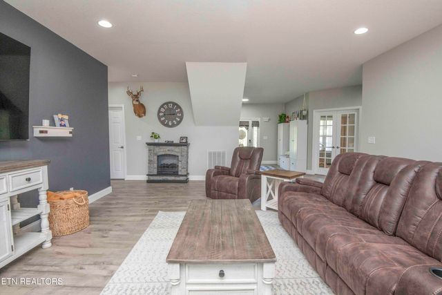 138 Lakeside Drive, Kingston, TN 37763