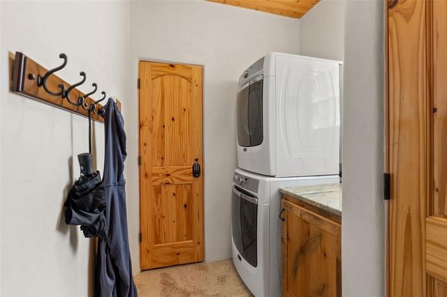 505 Juniper Drive B, Santa Fe, NM 87501