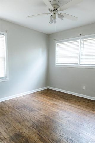 32501 Robeson Street, Saint Clair Shores, MI 48082