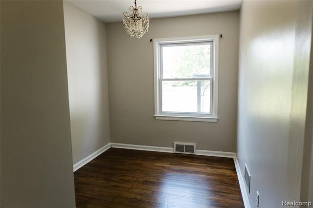 32501 Robeson Street, Saint Clair Shores, MI 48082
