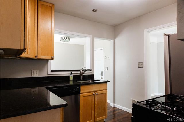 32501 Robeson Street, Saint Clair Shores, MI 48082