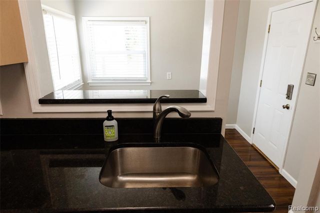 32501 Robeson Street, Saint Clair Shores, MI 48082