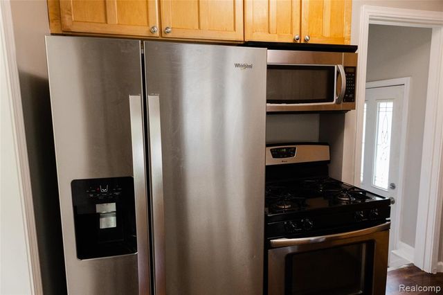 32501 Robeson Street, Saint Clair Shores, MI 48082