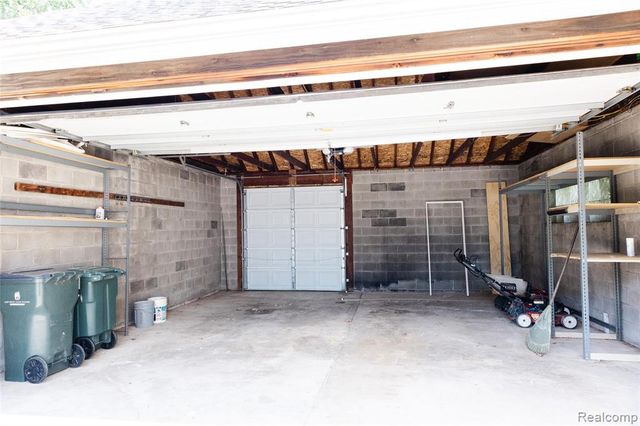 32501 Robeson Street, Saint Clair Shores, MI 48082