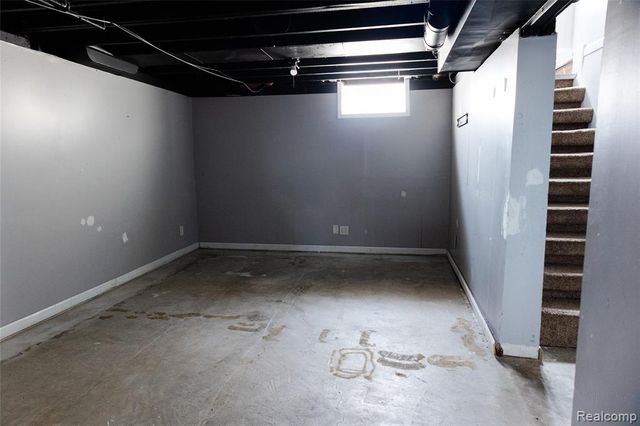 32501 Robeson Street, Saint Clair Shores, MI 48082