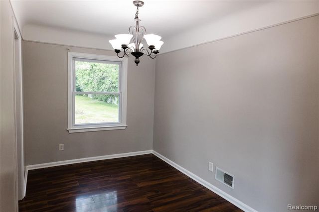 32501 Robeson Street, Saint Clair Shores, MI 48082