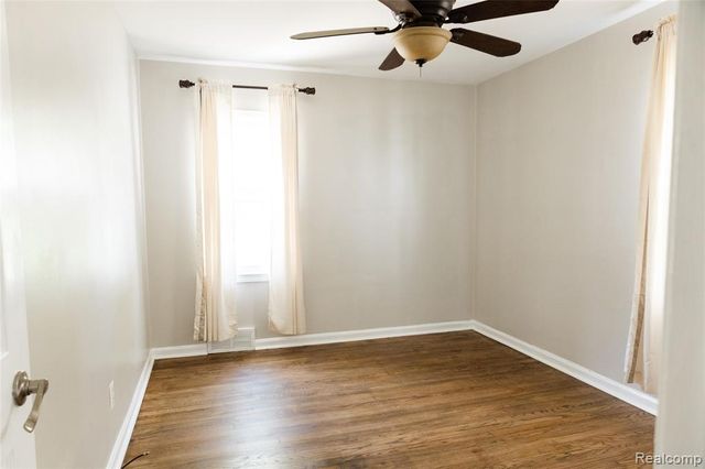 32501 Robeson Street, Saint Clair Shores, MI 48082