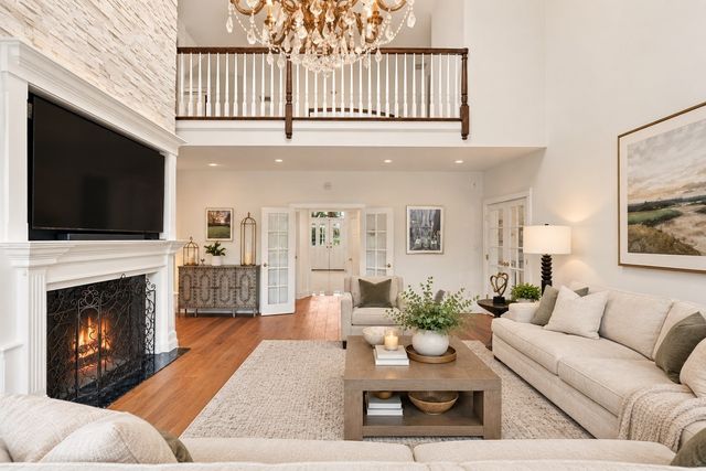 2 Hampton Court, Lynnfield, MA 01940