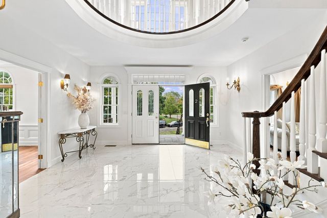 2 Hampton Court, Lynnfield, MA 01940