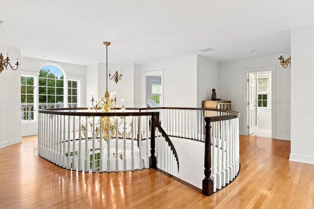 2 Hampton Court, Lynnfield, MA 01940
