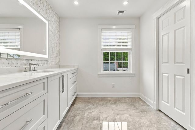 2 Hampton Court, Lynnfield, MA 01940