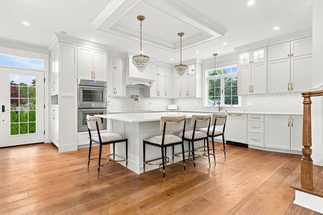 2 Hampton Court, Lynnfield, MA 01940