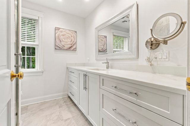 2 Hampton Court, Lynnfield, MA 01940