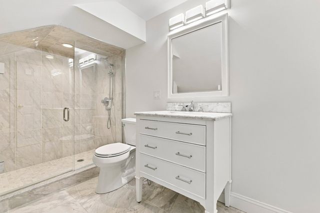 2 Hampton Court, Lynnfield, MA 01940