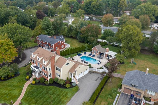 2 Hampton Court, Lynnfield, MA 01940