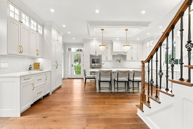 2 Hampton Court, Lynnfield, MA 01940