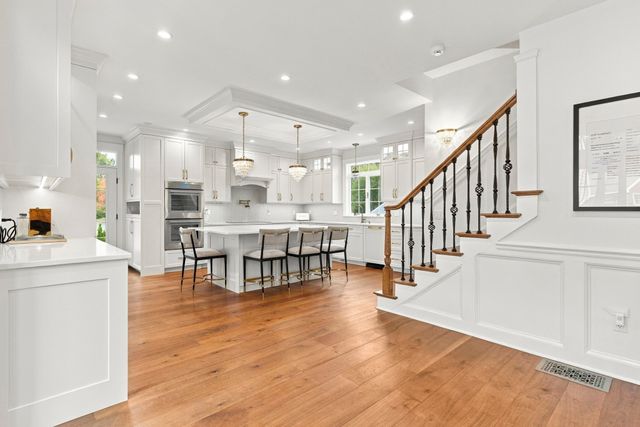 2 Hampton Court, Lynnfield, MA 01940