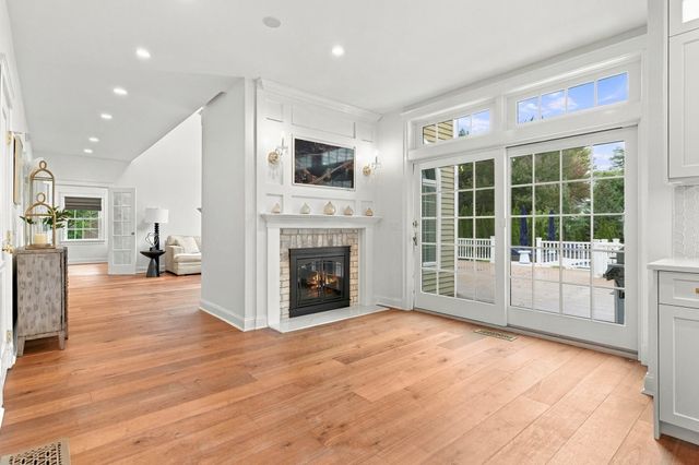 2 Hampton Court, Lynnfield, MA 01940