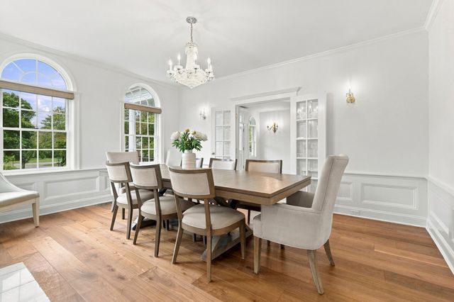 2 Hampton Court, Lynnfield, MA 01940