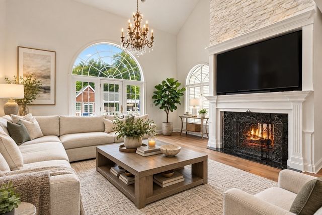 2 Hampton Court, Lynnfield, MA 01940