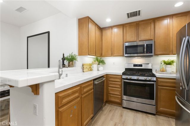 229 Dewdrop, Irvine, CA 92603