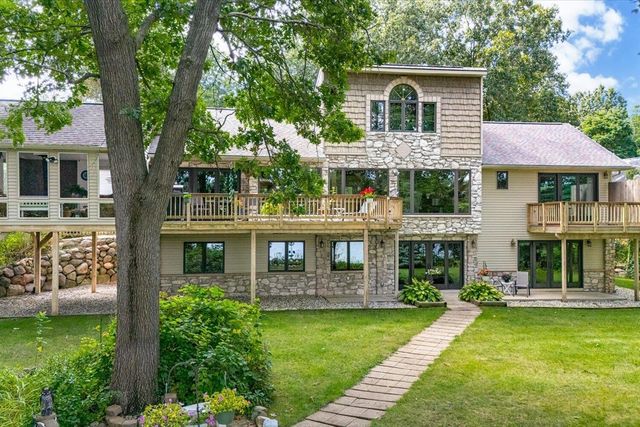 7414 Field Bay Avenue, Kalamazoo, MI 49009