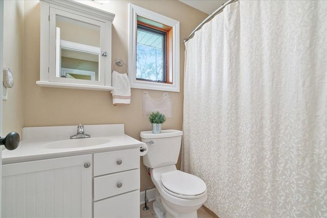 7414 Field Bay Avenue, Kalamazoo, MI 49009