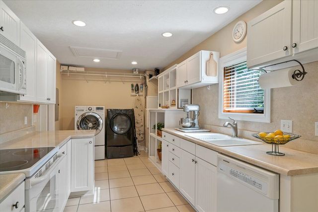 7414 Field Bay Avenue, Kalamazoo, MI 49009