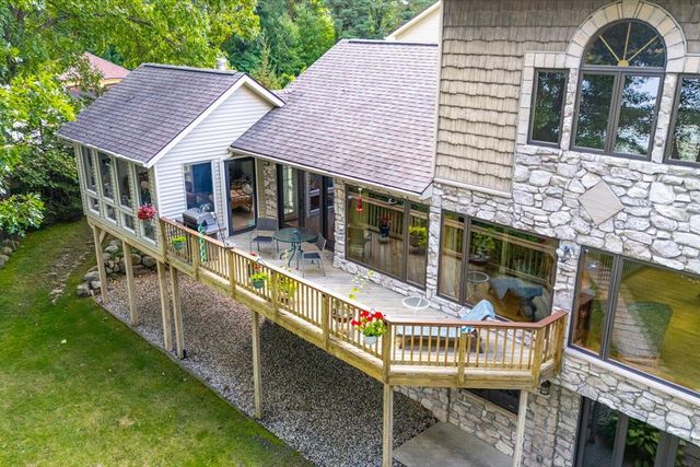 7414 Field Bay Avenue, Kalamazoo, MI 49009