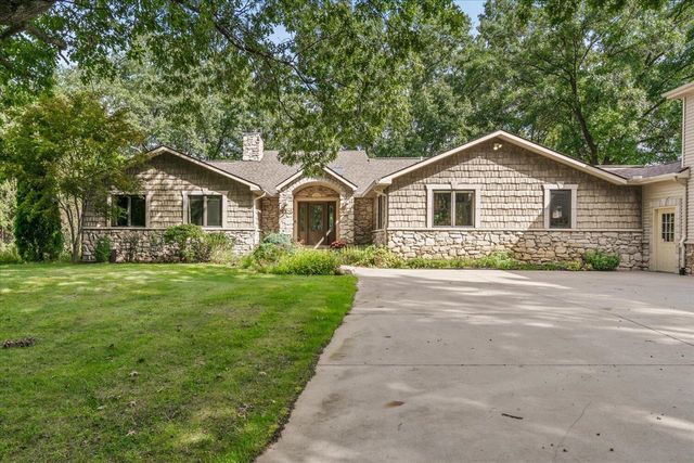 7414 Field Bay Avenue, Kalamazoo, MI 49009