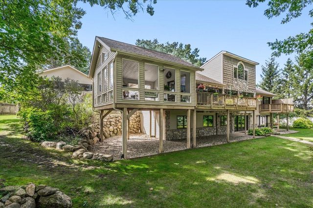 7414 Field Bay Avenue, Kalamazoo, MI 49009