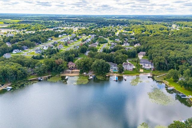7414 Field Bay Avenue, Kalamazoo, MI 49009