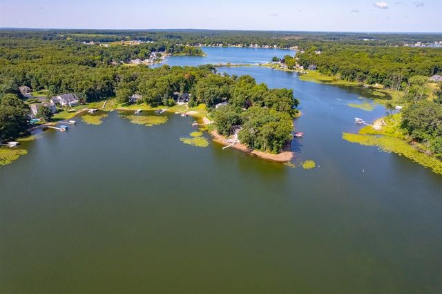 7414 Field Bay Avenue, Kalamazoo, MI 49009