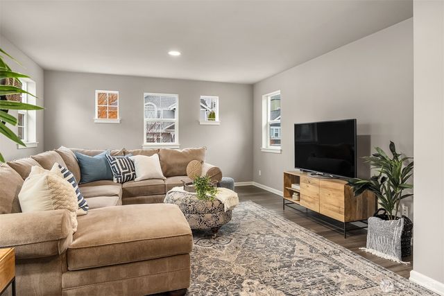 2440 NE Daphne Street, Issaquah, WA 98029