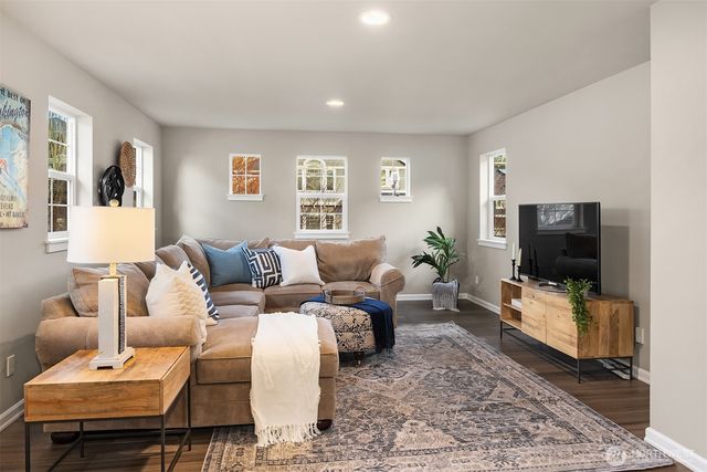 2440 NE Daphne Street, Issaquah, WA 98029