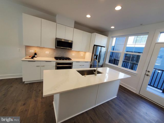 1882 MICHAEL FARADAY DR, Reston, VA 20190